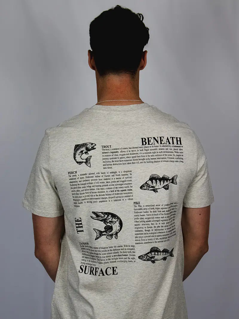 Mann mit T-Shirt Beige Rückseite